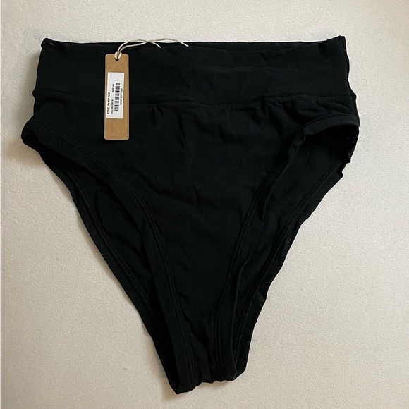 NWT Skims Summer Mesh Brief Onyx Size XS - Picture 3 of 6